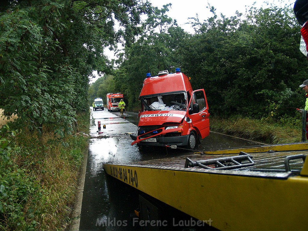 Schwerer VU TTW 8 Koeln Ostheim Alter Deutzer Postweg P276.JPG